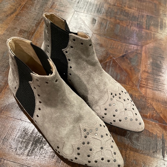 Ivylee  Dee Stud Boot Pointy Flat Ankle Booties In Grey Suede EU 37 US 6.5 - Picture 7 of 16